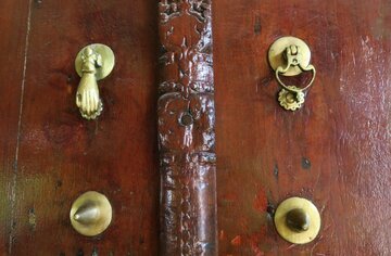 کلون و کوبه درب های قدیمی در بافت تاریخی بوشهر