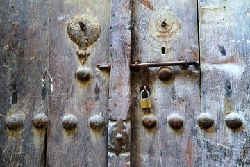 کلون و کوبه درب های قدیمی در بافت تاریخی بوشهر