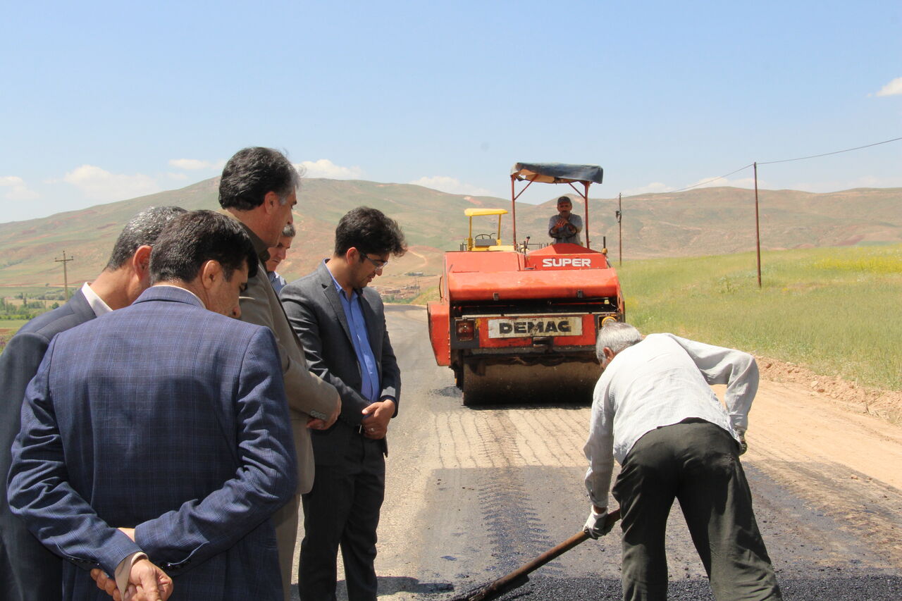 آسفالت محور گردشگری قینرجه تکاب