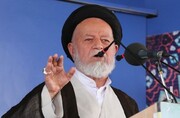 امام جمعه سمنان: پاسخ ایران به هر نوع گستاخی آمریکا دندان‌شکن است
