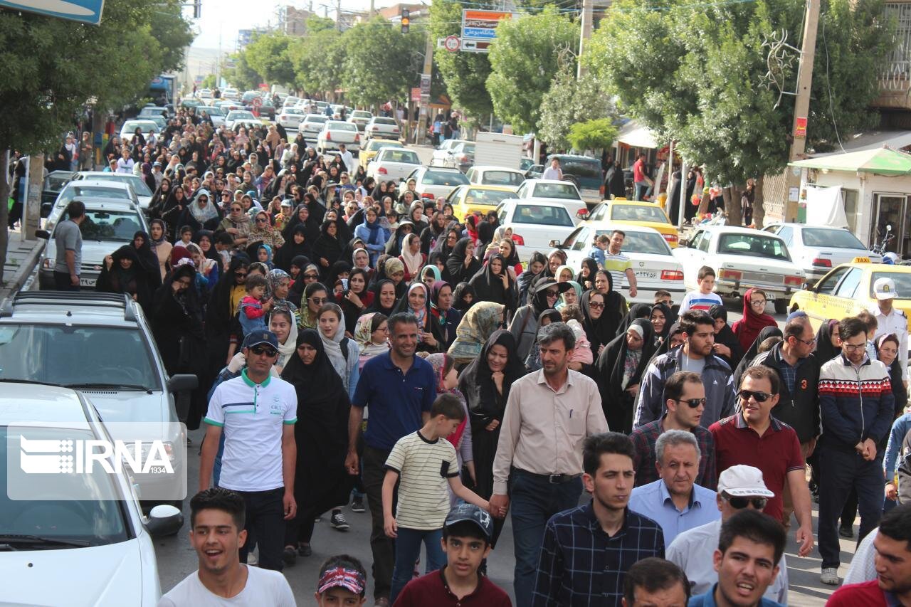 ملایر میزبان بزرگترین همایش پیاده روی خانوادگی همدان 