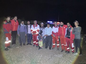 امدادگران تکابی ۲ کوهنورد سقزی را نجات دادند
