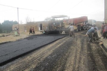 عملیات آسفالت مسیرهای فرعی متصل  به جاده پاتاوه - دهدشت آغاز شد
