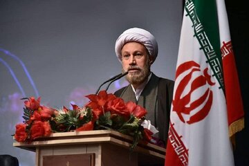 امام جمعه شیراز: نماز جمعه باید به‌ منزله نهاد اجتماعی اسلامی نقش ایفا کند

