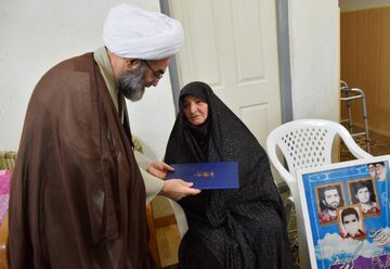 امام جمعه رشت: رهبری نخستین قدردان خانواده شهداست