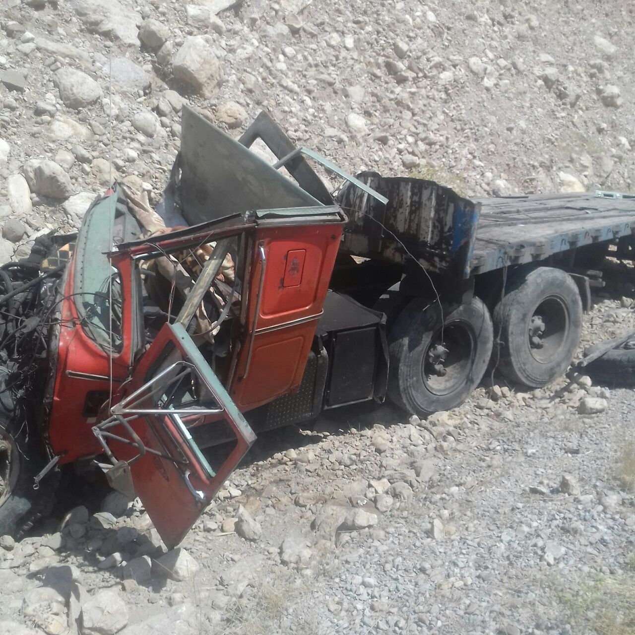 حادثه رانندگی آزاد راه پل زال یک کشته داشت حادثه رانندگی آزاد راه پل زال یک کشته داشت