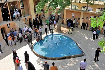 ۵۸ هزار گردشگر از بیت امام راحل در خمین بازدید کردند 