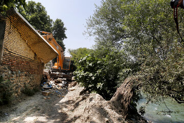 تخریب بناهای غیر مجاز حریم رودخانه کرج