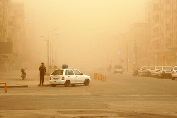 باد و گرد و خاک اصفهان را فرا می گیرد