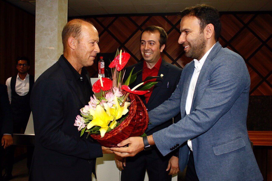 Argentine coach Gabriel Calderón arrives in Iran for Persepolise talks