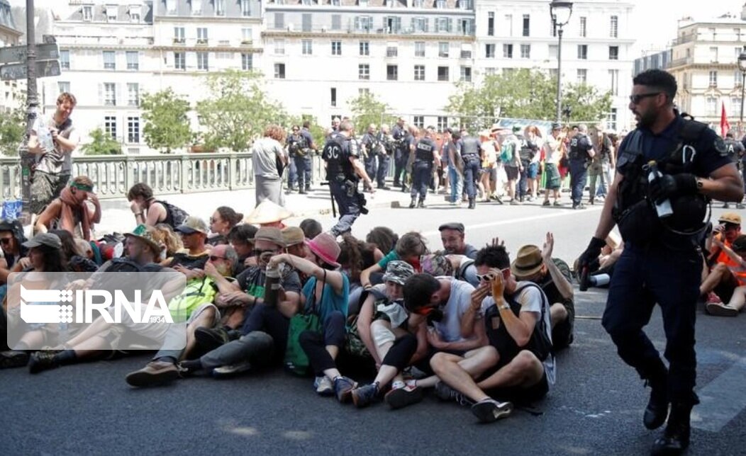 انتقاد بازیگر فرانسوی از رفتار خشن پلیس با فعالان محیط زیست 