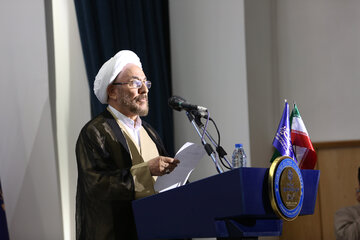 دستیار ویژه رئیس جمهوری در امور مذاهب و اقلیت‌های دینی و مذهبی کنگره بین‌المللی مشاهیر کُرد(حجت الاسلام علی یونسی)