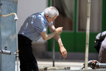 مسجد جامع همدان یکی از بناهای دوره قاجاریه محسوب می‌شود که در قسمت غربی خیابان اکباتان، در محدوده راسته بازارهای شهر همدان قرار گرفته است.
عکس از: جواد همدانی