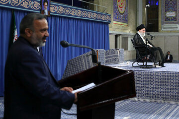 ایرنا-تهران- در آستانه‌ی اعزام حجاج بیت‌الله‌الحرام به سرزمین وحی، دست‌اندرکاران و کارگزاران حج کشورمان، صبح امروز (چهارشنبه) با حضرت آیت‌الله خامنه‌ای رهبر انقلاب اسلامی در حسینیه‌ی امام خمینی رحمه‌الله دیدار کردند.

