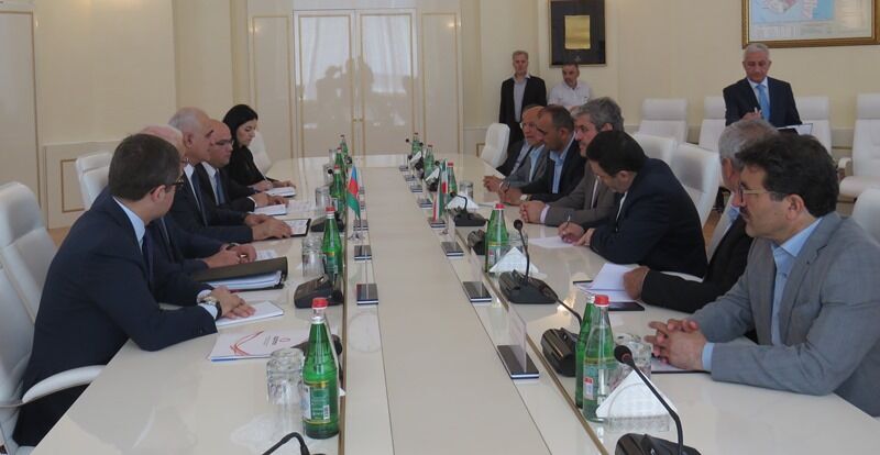Iran, Azerbaijan discuss ways to boost trade ties