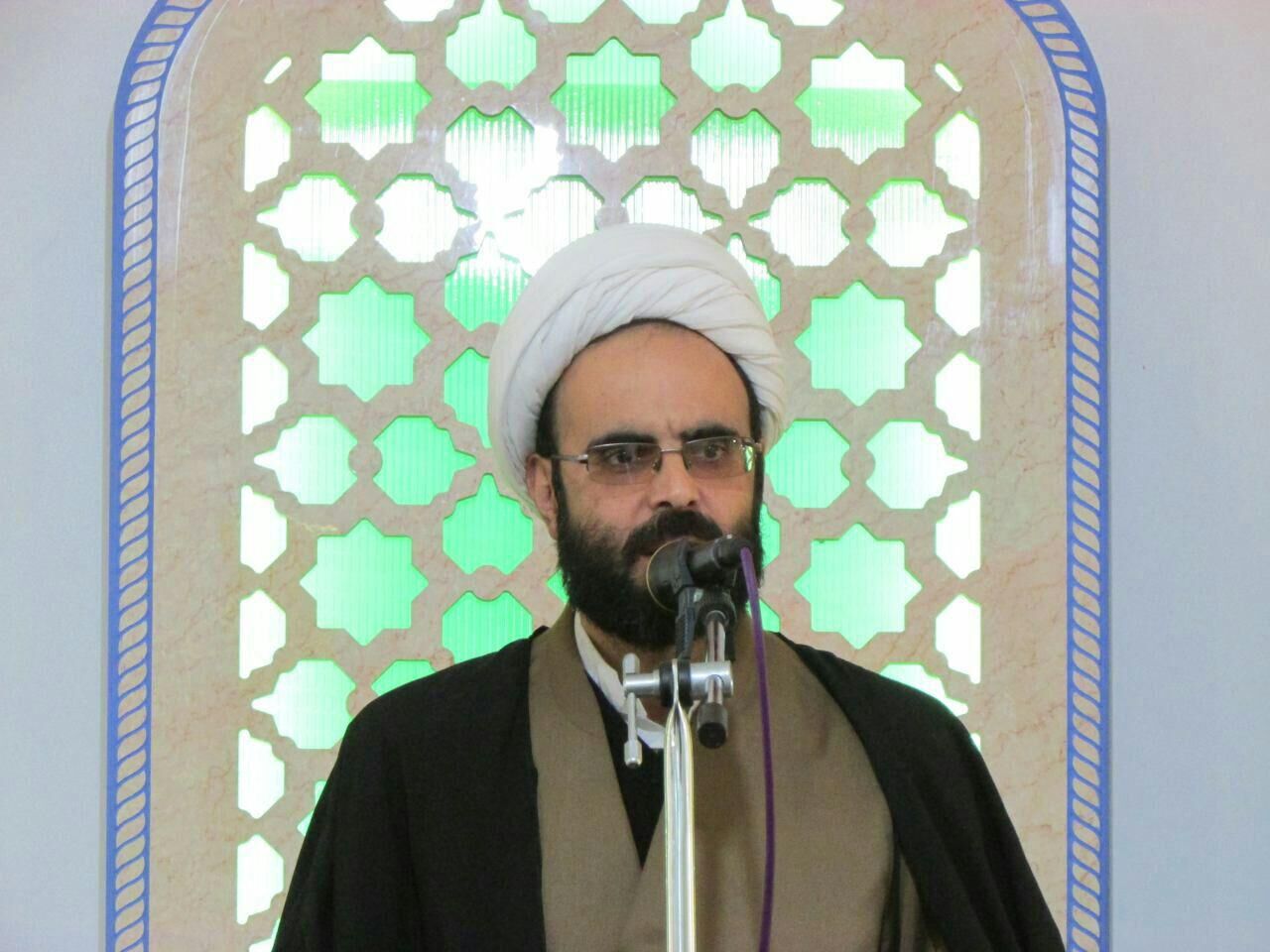 ملت بزرگ ایران هیچگاه در برابر اروپایی های کرنش نمی کنند ملت بزرگ ایران هیچگاه در برابر اروپایی های کرنش نمی کنند