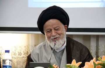 امام جمعه سمنان: مدیران از ظرفیت نماز جمعه بیشتر استفاده کنند