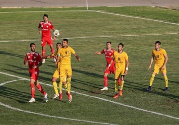 مظلوم‌نمایی سرمربی فوتبال ۹۰  