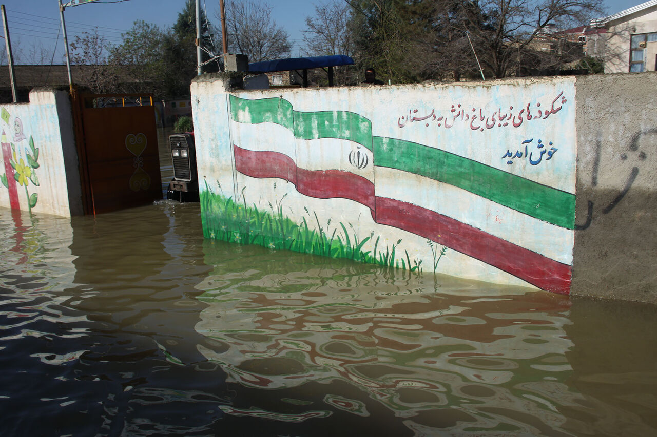 ۳۰ هزار دانش آموز شهرستان سیل زده آق قلا از امکانات آموزشی محرومند