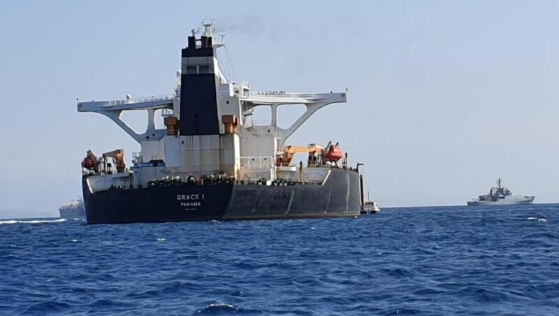 مقامات هند با خدمه کشتی گریس ۱ دیدار و گفت وگو کردند