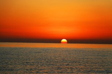 The beautiful aspects of sunrise and sunset in Kish island