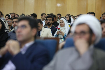 سنندج - ایرنا - در بیست و دومین جشن ازدواج دانشجویی دانشگاه کردستان 122 زوج  همزمان با ولادت امام رضا(ع) با برپایی جشن ساده آغاز زندگی مشترک خود را جشن گرفتند.عکاس: سیدمصلح پیرخضرانیان