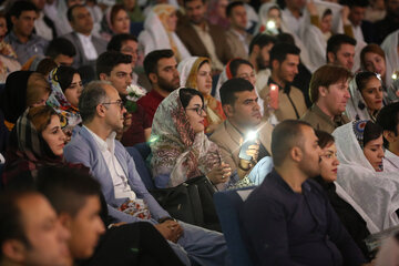 سنندج - ایرنا - در بیست و دومین جشن ازدواج دانشجویی دانشگاه کردستان 122 زوج  همزمان با ولادت امام رضا(ع) با برپایی جشن ساده آغاز زندگی مشترک خود را جشن گرفتند.عکاس: سیدمصلح پیرخضرانیان