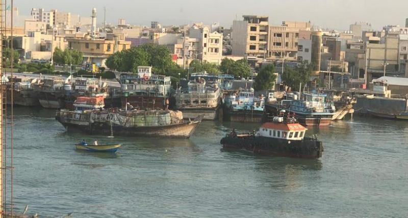 شناور حادثه دیده در آبهای گناوه نجات یافت شناور حادثه دیده در آبهای گناوه نجات یافت