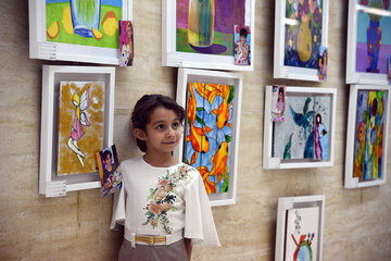 نمایشگاه نقاشی هنرمندان کوچک در شیراز/ عکس از شیوا السادات عطاران