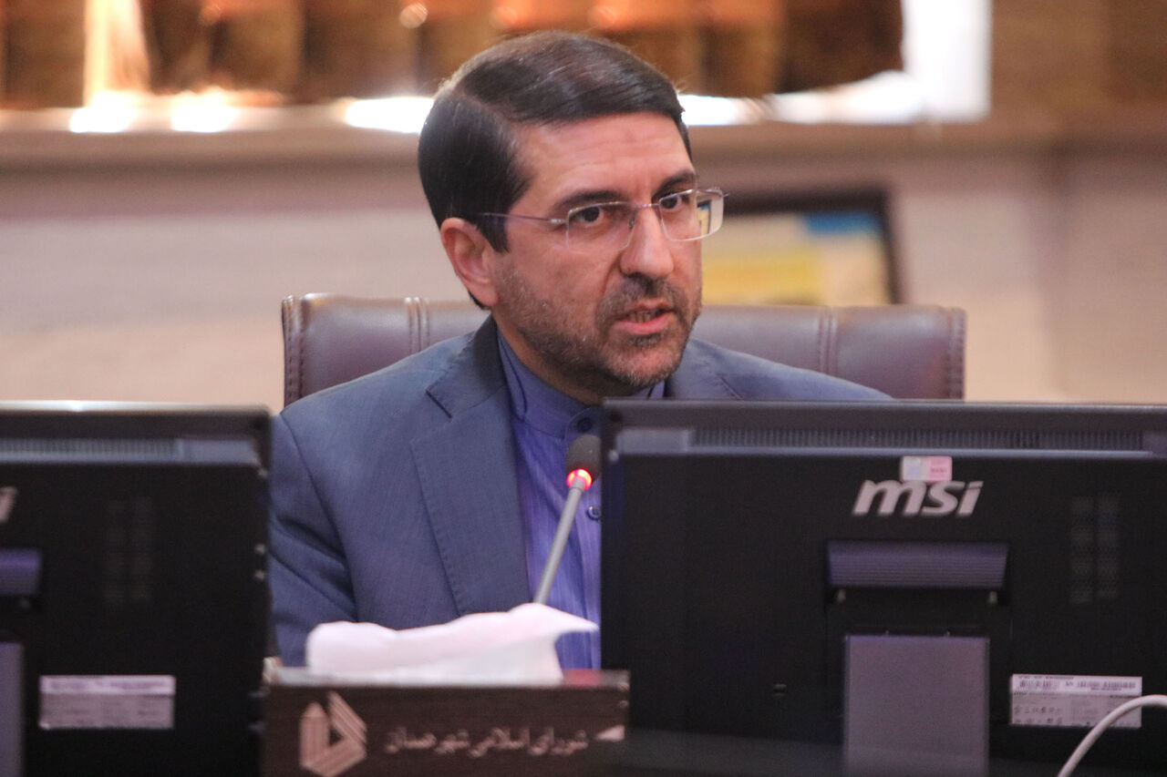 وضعیت ساخت برج های دوقلو کمیته امداد امام خمینی (ره) در نزدیکی عمارت تاریخی «نورمهال» در صحن شورای اسلامی شهر همدان با حضور مسئولان بررسی شد.
عکس از:جواد همدانی وضعیت ساخت برج های دوقلو کمیته امداد امام خمینی (ره) در نزدیکی عمارت تاریخی «نورمهال» در صحن شورای اسلامی شهر همدان با حضور مسئولان بررسی شد.
عکس از:جواد همدانی