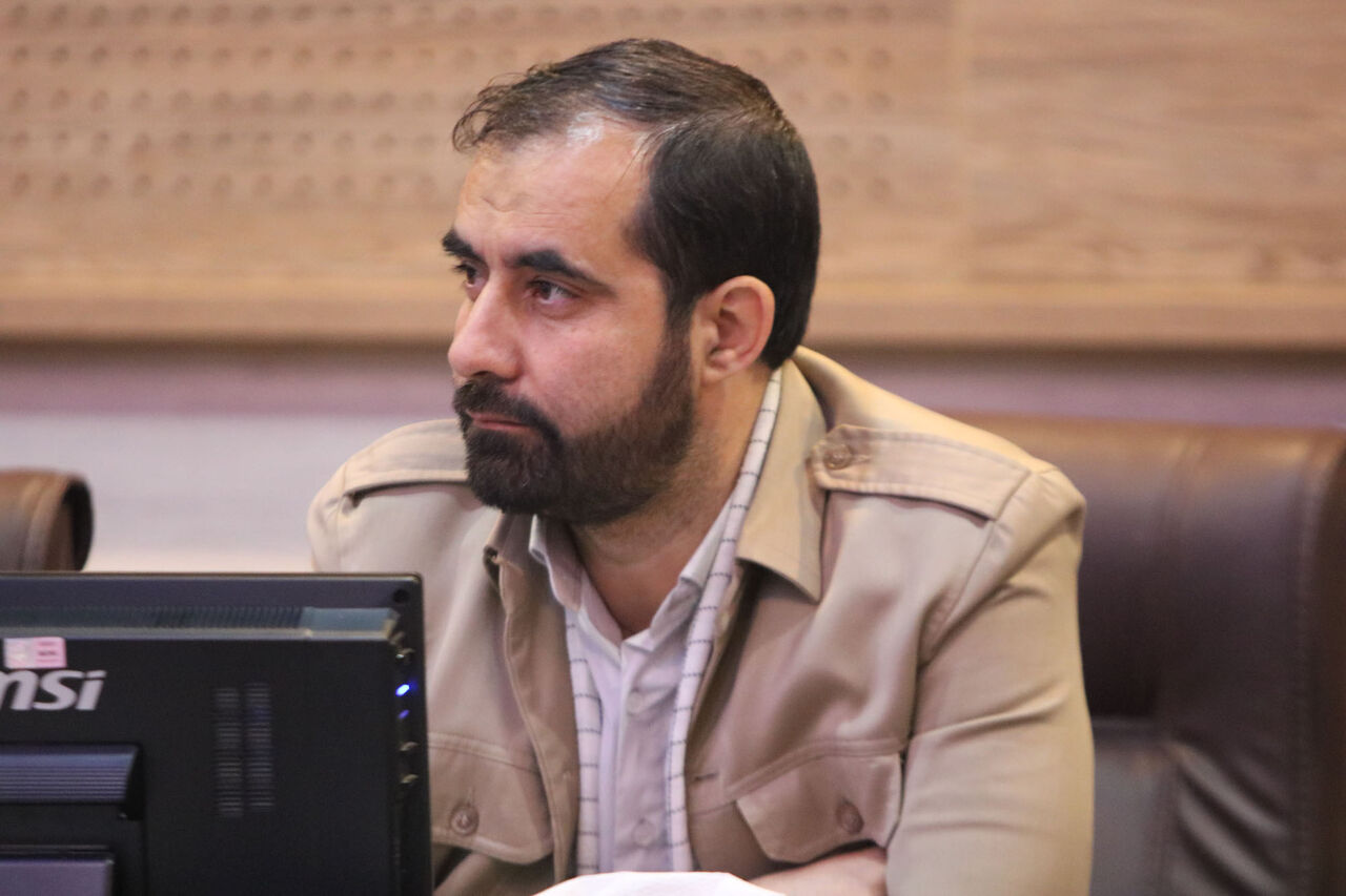 وضعیت ساخت برج های دوقلو کمیته امداد امام خمینی (ره) در نزدیکی عمارت تاریخی «نورمهال» در صحن شورای اسلامی شهر همدان با حضور مسئولان بررسی شد.
عکس از:جواد همدانی وضعیت ساخت برج های دوقلو کمیته امداد امام خمینی (ره) در نزدیکی عمارت تاریخی «نورمهال» در صحن شورای اسلامی شهر همدان با حضور مسئولان بررسی شد.
عکس از:جواد همدانی