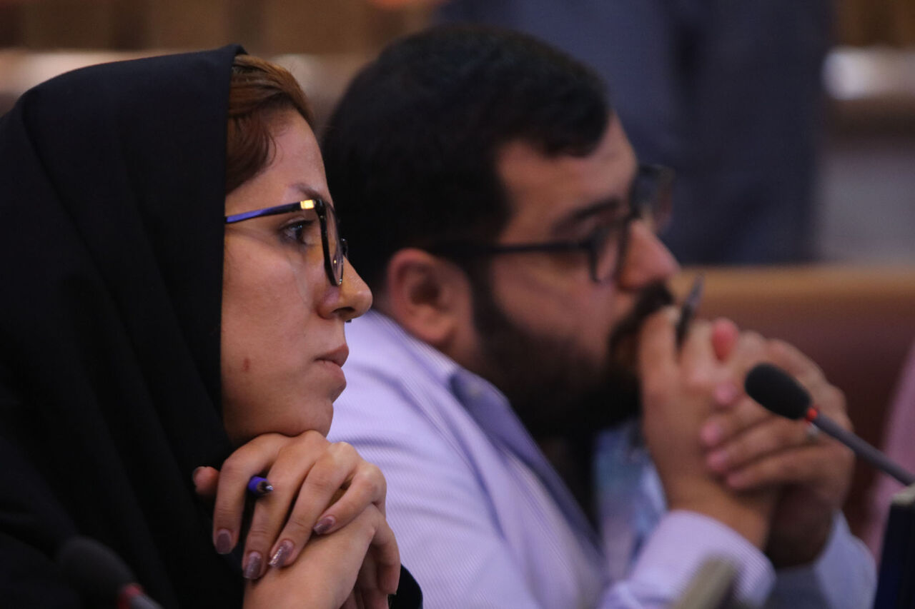 وضعیت ساخت برج های دوقلو کمیته امداد امام خمینی (ره) در نزدیکی عمارت تاریخی «نورمهال» در صحن شورای اسلامی شهر همدان با حضور مسئولان بررسی شد.
عکس از:جواد همدانی وضعیت ساخت برج های دوقلو کمیته امداد امام خمینی (ره) در نزدیکی عمارت تاریخی «نورمهال» در صحن شورای اسلامی شهر همدان با حضور مسئولان بررسی شد.
عکس از:جواد همدانی