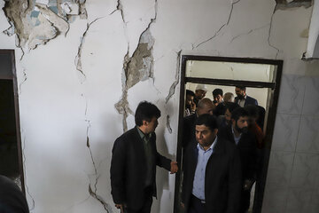بازدید رئیس ستاد اجرایی فرمان امام و استاندار خوزستان از مناطق زلزله‌زده مسجدسلیمان