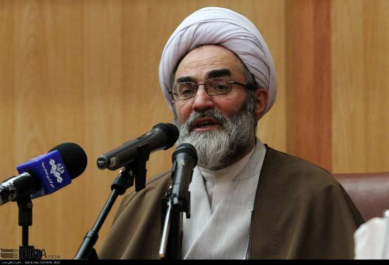 امام جمعه رشت: انسانهای آرمان‌گرا ورزش را برای پرورش روح می‌خواهند