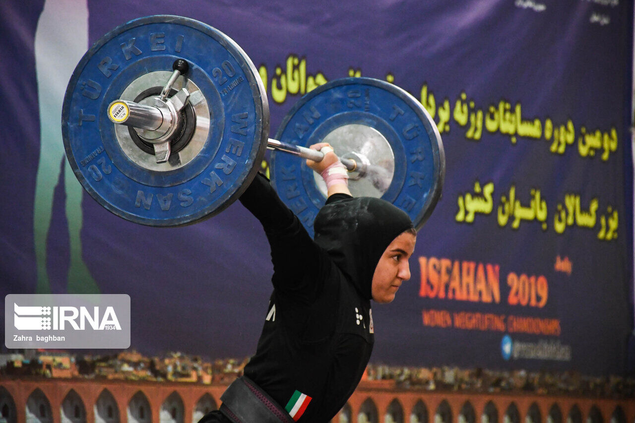 لرستان و کرمانشاه قهرمان رقابت‌های وزنه‌برداری زنان کشور شدند