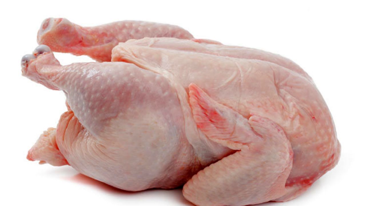 مدیرکل تعزیرات همدان: اجازه نمی دهیم مرغ گران شود