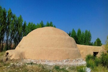 مسجد جامع و یخچال تاریخی روستای «اغول‌بیک» تکاب مرمت شد