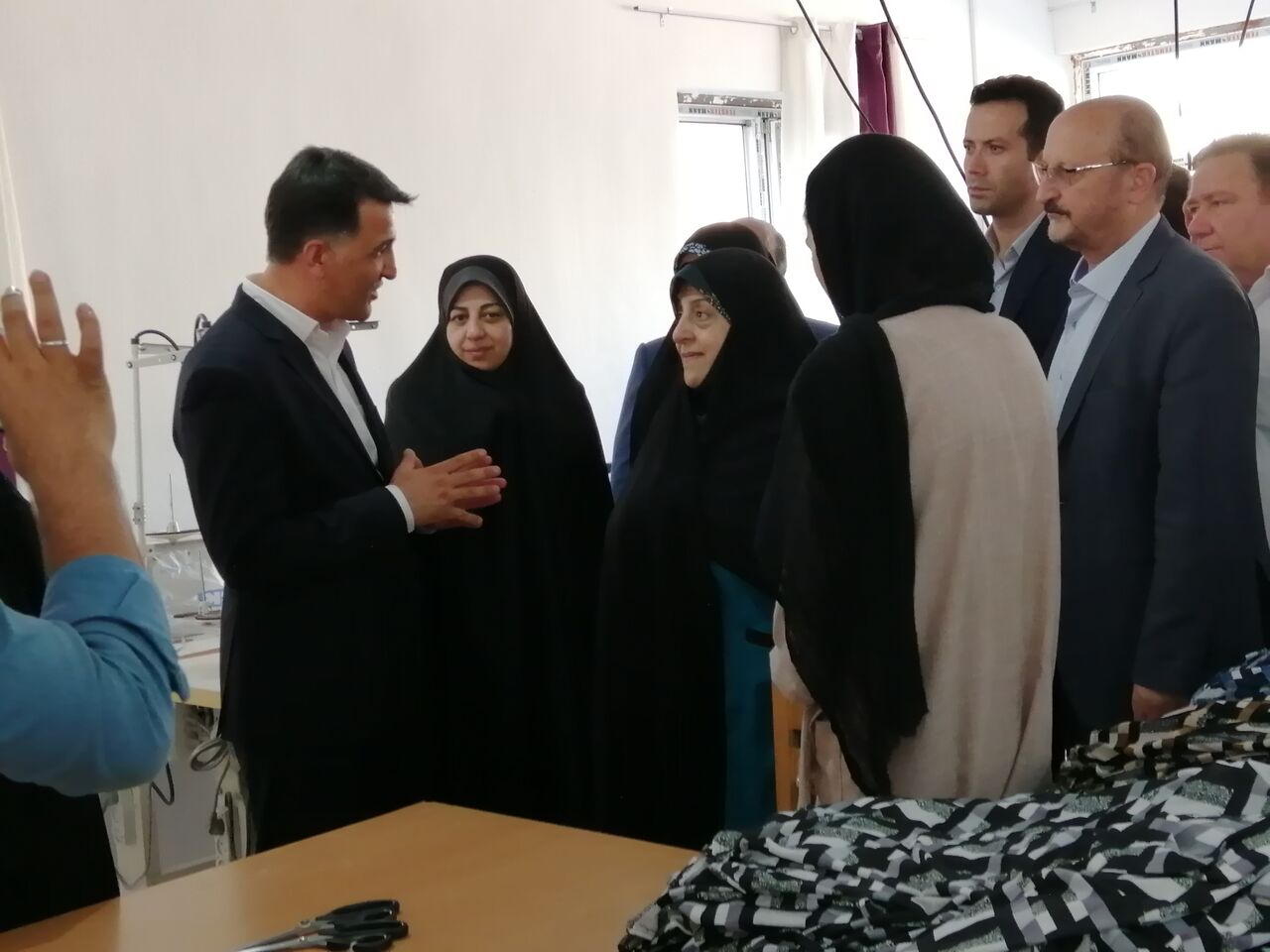 معاون رئیس جمهوری از یک مرکز کارآفرینی در اقبالیه قزوین بازدید کرد
معاون رئیس جمهوری از یک مرکز کارآفرینی در اقبالیه قزوین بازدید کرد