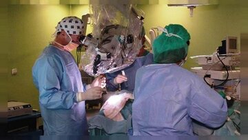 بیماران لامرد از خدمات میکروسکوپ جراحی در بیمارستان ولیعصر (عج) بهره‌مند شدند