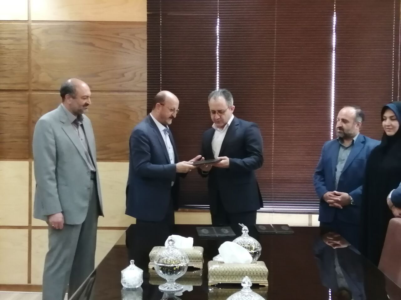 تفاهمنامه بیمه ۵۰ هزار واحد مسکونی روستایی قزوین امضا شد
تفاهمنامه بیمه ۵۰ هزار واحد مسکونی روستایی قزوین امضا شد