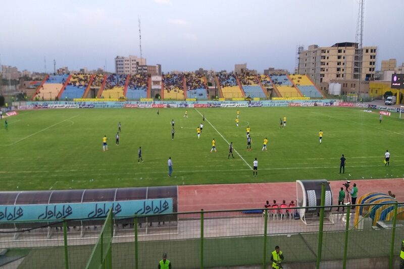 تیم فوتبال صنعت نفت آبادان در تهران اردو زد