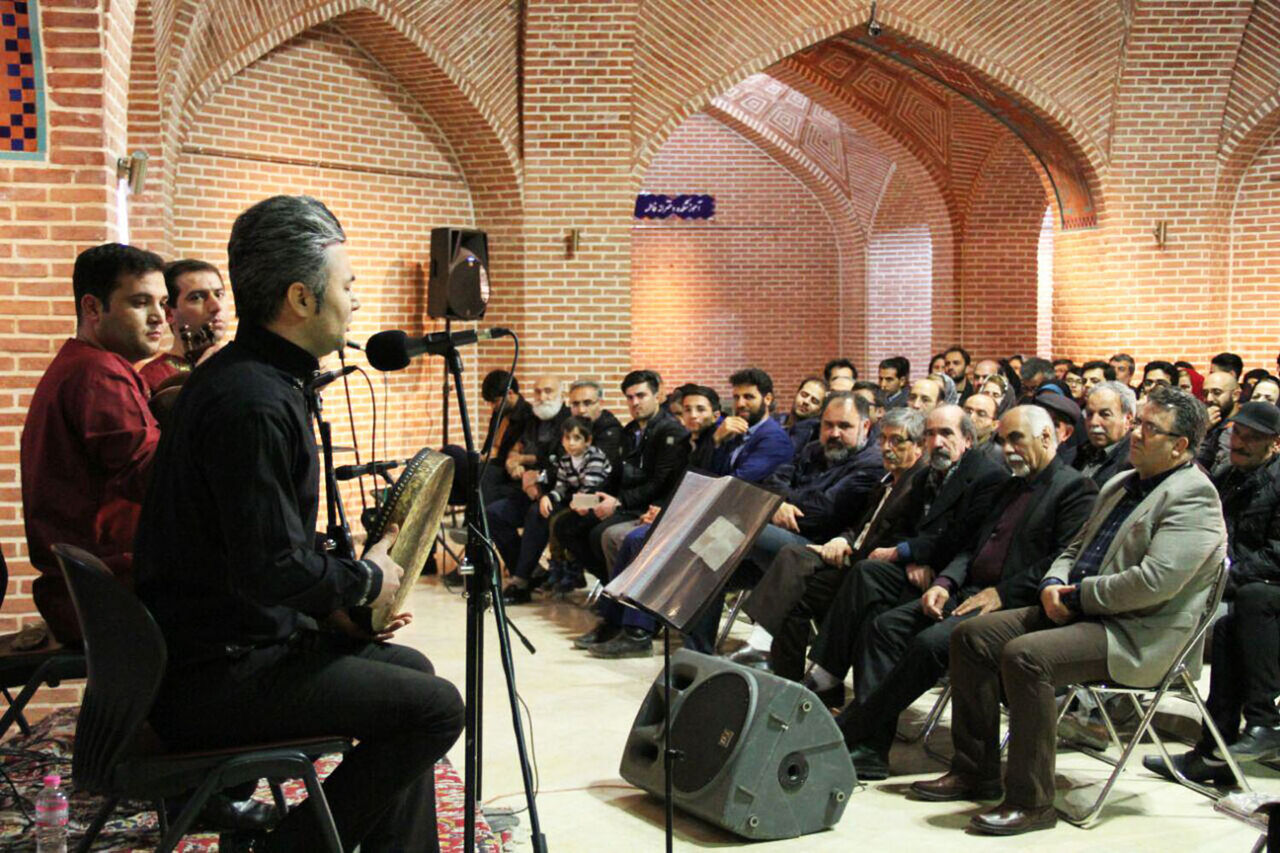 نوای موسیقی آذربایجانی در اردبیل طنین انداز می‌شود