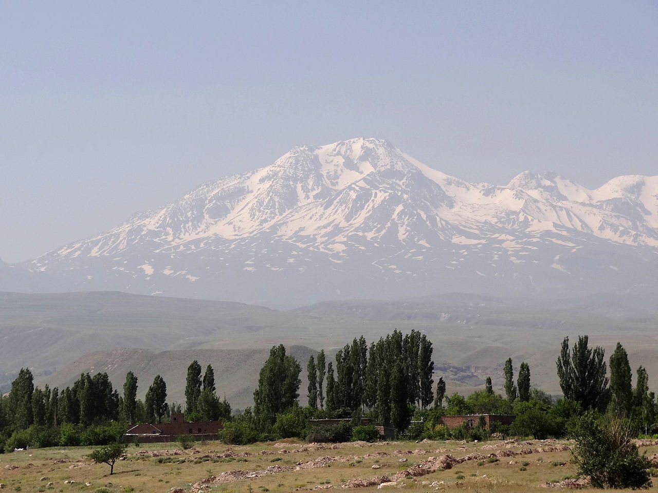 صعود ۳۰۰ دانش‌آموز منتخب اتحادیه انجمن‌های اسلامی به قله سبلان