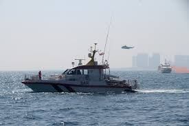 سه خدمه شناور غرق شده در آب های خلیج فارس نجات یافتند