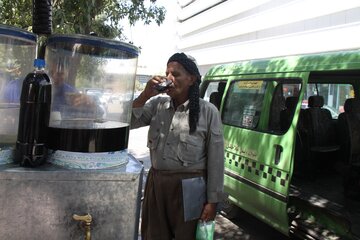 عرضه نوشیدنی گوارای «میوژاو» در مهاباد