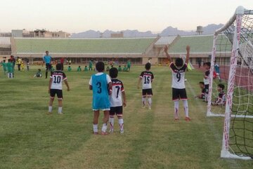 جشنواره مدارس فوتبال یزد با رقابت ۲۵۰ نونهال آغاز شد