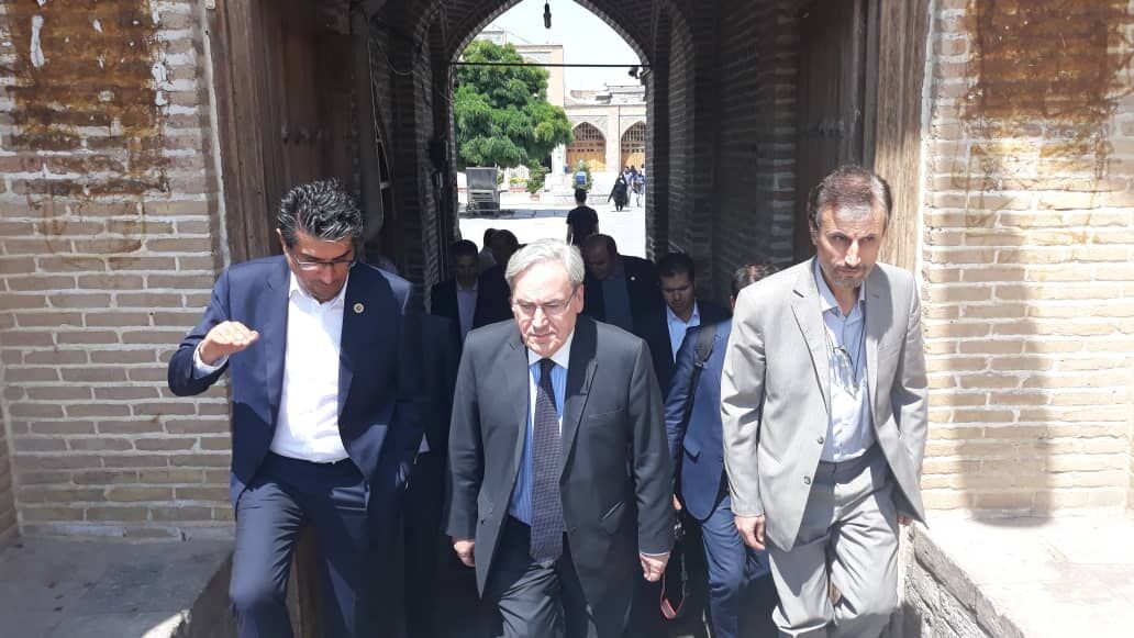 Caravansérail Saad al-Saltanah de Qazvin : visite de l'ambassadeur de France 