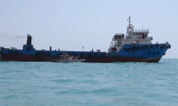 شناور خارجی با ۷۰۰ هزار لیتر سوخت قاچاق دربوشهر توقیف شد