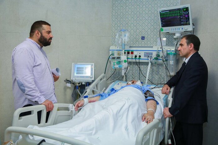 معاون ارتباطات و اطلاع رسانی دفتر رییس جمهوری از سیف الله یزدانی عیادت کرد