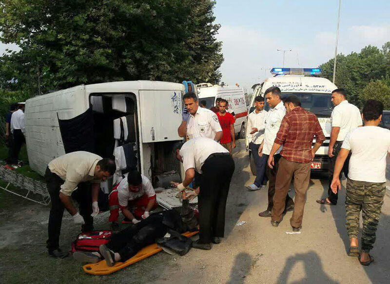 واژگونی مینی‌بوس در  اصفهان ۱۸ مصدوم داشت